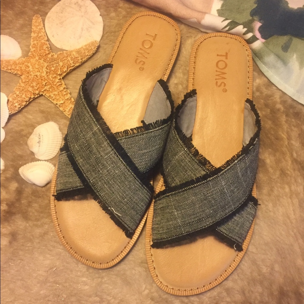 Beautiful NEW Toms sandals!